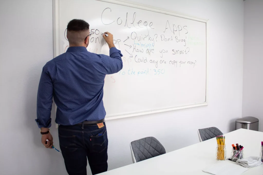 A man tutoring students